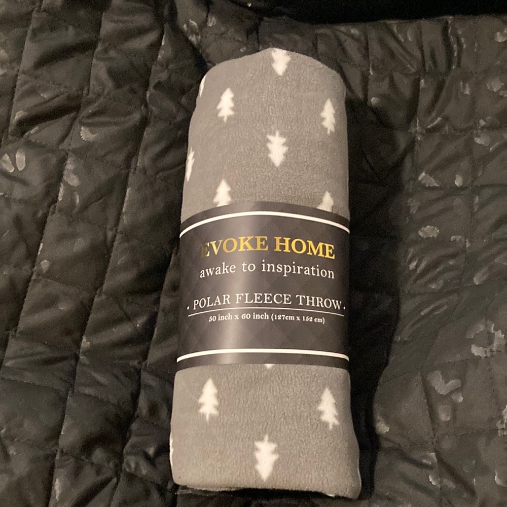 Festive Fleece Blanket with Holiday Pattern